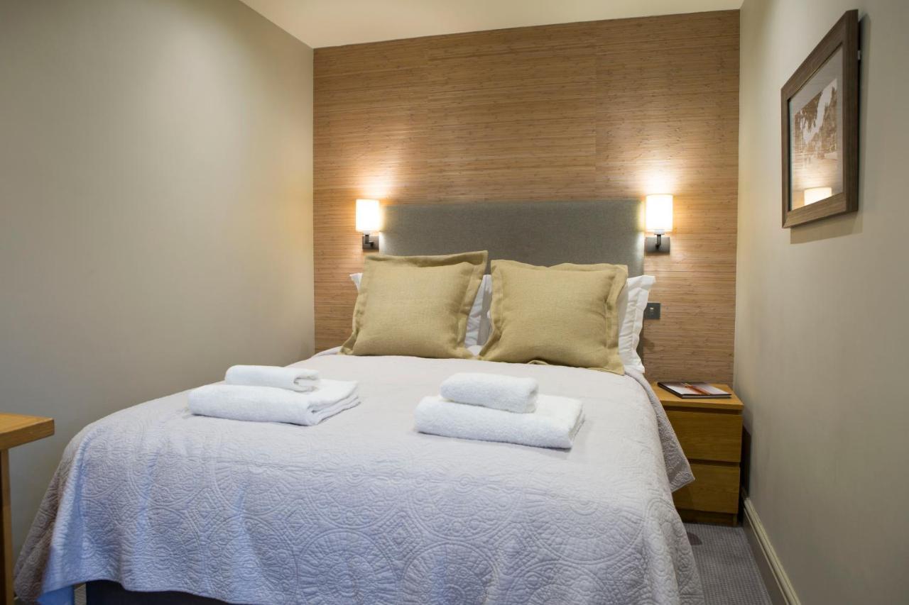 The Legh Arms Prestbury Bed & Breakfast แม็กเคิลสฟิลด์ ภายนอก รูปภาพ