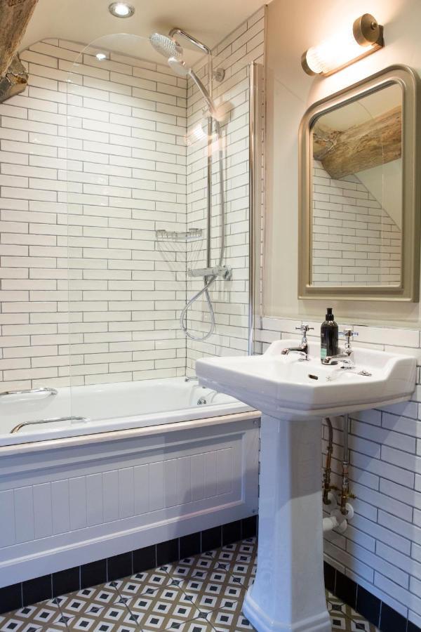 The Legh Arms Prestbury Bed & Breakfast แม็กเคิลสฟิลด์ ภายนอก รูปภาพ